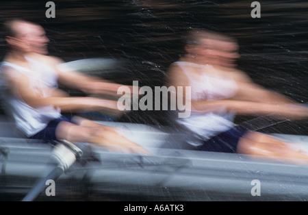 Huit hommes d'équipage sur la course Montlake Cut, Seattle, Washington USA Banque D'Images