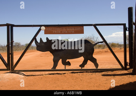 Porte d'entrée au sanctuaire de rhinocéros noir Ngulia dans le parc national de Tsavo Ouest Kenya Afrique Banque D'Images