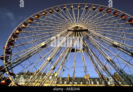 France Paris Ferris dans les Tuileries alias le jardin des Tuileries. Jardin public entre le Louvre et la place de la Concorde Banque D'Images