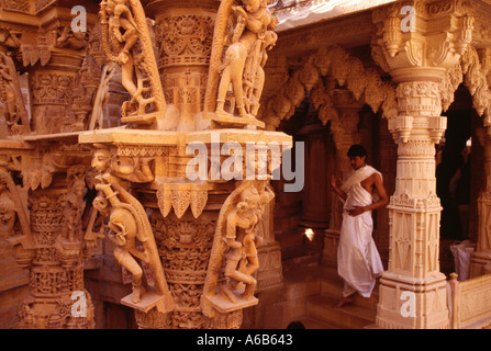 L'Inde Jaisalmer en dehors d'un temple à l'intérieur du Fort jainist Banque D'Images