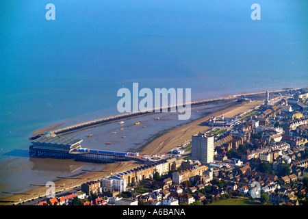 Vue aérienne de herne bay pavilion pier et le port arm herne bay kent Banque D'Images