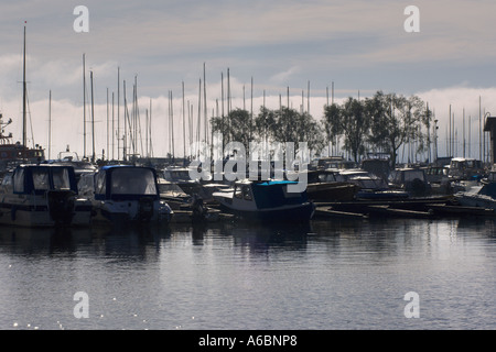 Bateaux dans marina à Kotka sur la côte sud de la Finlande Banque D'Images