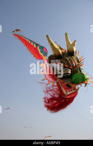 Dragon cerf-volant kite Festival à Shanghai China 2005 Banque D'Images