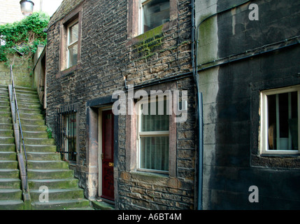 Logement en terrasses vers le bas une ruelle, Holmfirth, West Yorkshire, Royaume-Uni Banque D'Images