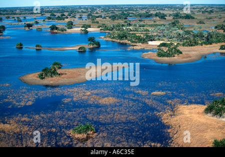 Okovango centrale vue aérienne des îles et d'eau du centre de l'Okovango située dans le Delta Okovango Botswana Banque D'Images