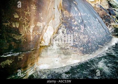 Pétroglyphes sur Canyonlands Utah dans Rock Journal Banque D'Images