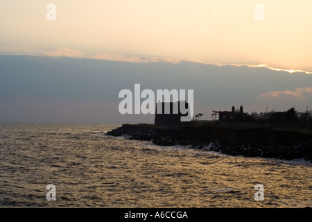 La tour Martello Silhouette dans Sunset Lane East Suffolk Angleterre Bawdsey Banque D'Images