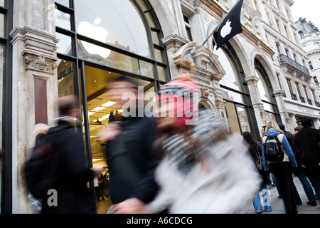 Apple store sur Regent Street Banque D'Images