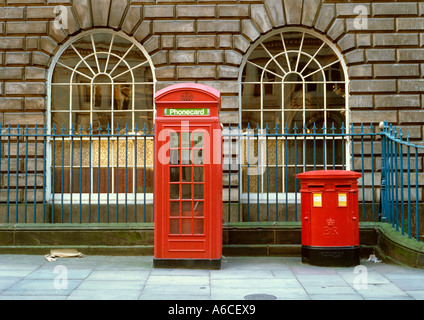 Liverpool Merseyside vieille K2 téléphone rouge fort et ovales er pilier fort Banque D'Images