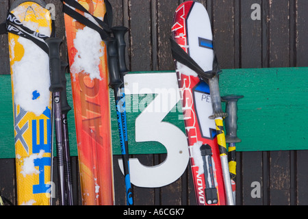 Numéro 3 3 six et trois des skis de neige au centre de ski de Glenshee, Ciarngorms Parc National, Ecosse, Royaume-Uni Banque D'Images