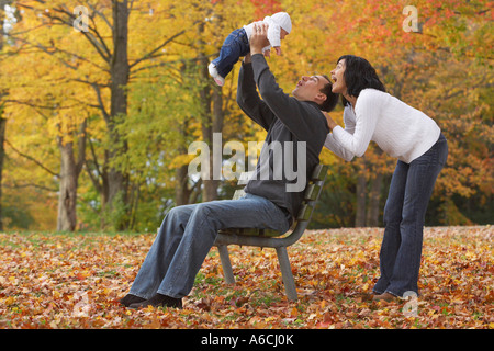 Famille au parc Banque D'Images