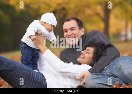 Famille au parc Banque D'Images