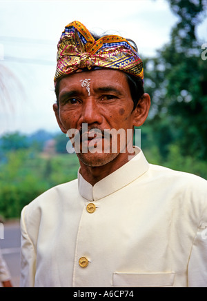 Indonésie Bali Agung Karya Kedewatan festival man in traditional coiffures Banque D'Images