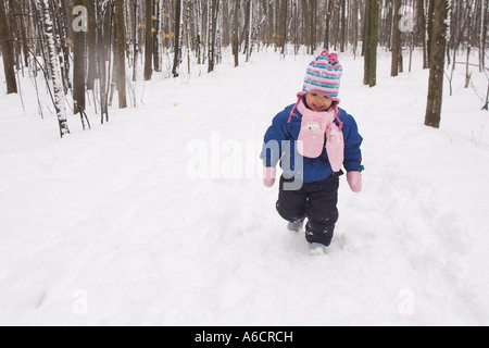 Girl Outdoors in Winter Banque D'Images