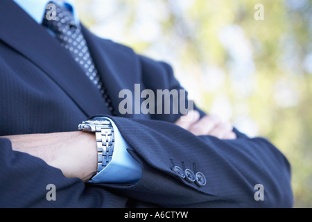 Homme avec bras croisés Banque D'Images