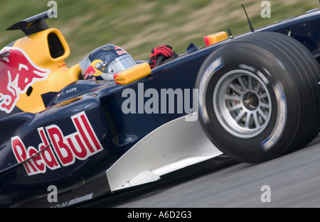 Pilote de Formule 1 Christian Klien AUT dans sa Red Bull Cosworth racing sur le circuit de Catalunya près de Barcelone Banque D'Images