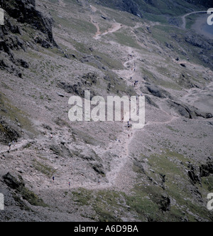 Érosion des sentiers sur Snowdon (YR Wyddfa) (à la jonction de la PYG Track et de la Miners Track), parc national de Snowdonia, Gwynedd, pays de Galles, Royaume-Uni. Banque D'Images