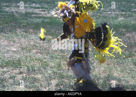 Un jeune Sioux danses indiennes à un pow-wow à la réserve indienne de Pine Ridge Banque D'Images