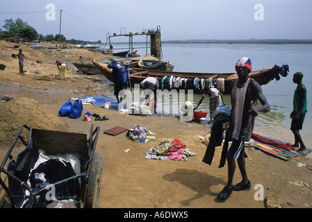 Laver leur linge constructeurs Banque D'Images