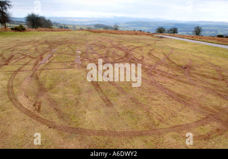 Voir plus de Mynydd Illtyd, Commune du Parc National de Brecon Beacons, Powys Pays de Galles UK montrant les dommages causés par les agricultrices et les véhicules 4x4 Banque D'Images