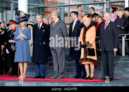 La reine Elizabeth II à l'ouverture de l'Assemblée nationale du Pays de Galles Senedd Cardiff Bay South Wales UK Banque D'Images