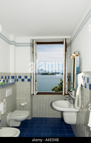 Au bord du lac Lago Maggiore Italie Piemonte Piémont Island Isole Borromee Isola dei Pescatori près de Stresa prix dans le célèbre hôtel Banque D'Images