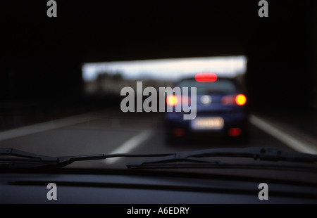 Location à rupture de phares sur passer par un passage souterrain, Düsseldorf, Rhénanie du Nord-Westphalie, Allemagne. Banque D'Images