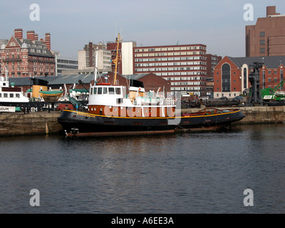 Le remorqueur "Brocklebank', amarré dans la demi-marée Mise en conserve, à côté du quai du Musée maritime de Liverpool. Banque D'Images