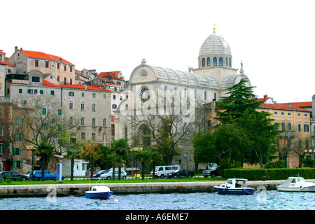 La ville de Sibenik montrant St James Cathedral et front de mer, Croatie Banque D'Images