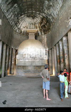 L'intérieur de la caverne n°incroyable10 à l'Ajanta grottes ,Maharashtra Inde Banque D'Images