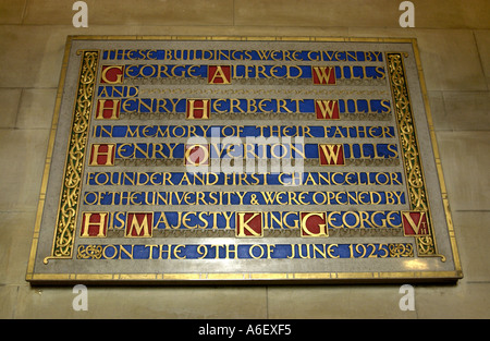 Plaque commémorant l'ouverture des testaments Memorial Building l'Université de Bristol South West England UK Banque D'Images