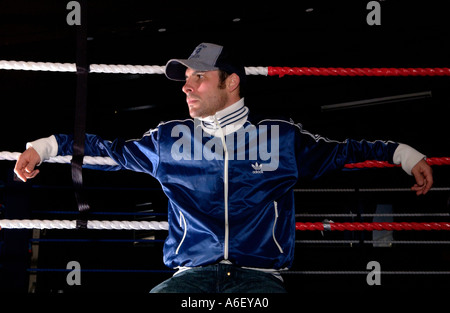 Joe Calzaghe invaincu super champion du monde de boxe des poids moyens à Newbridge Boxing Club de sport Abercarn South Wales UK Banque D'Images