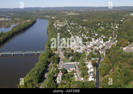 Vue aérienne de Frenchtown, New Jersey, situé sur la rivière Delaware. Banque D'Images