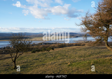 À la recherche d'Arnside Knott à Cumbria dans toute la baie de Morecambe et l'estuaire de Kent Banque D'Images