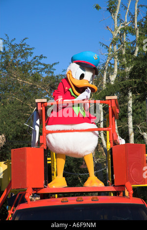 Donald Duck, Mickey's Jammin Jungle Parade, Animal Kingdom, Disney World, Orlando, Floride, USA Banque D'Images