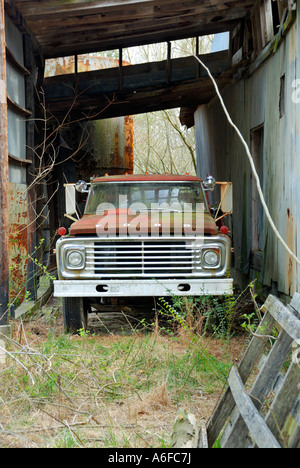 Vieille Ford camionnette avec spots et grand miroirs latéraux Banque D'Images