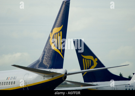 L'aéroport de Dublin Dublin Irlande Ryanair Boeing 737 avions de série 800 taxi avant le décollage Banque D'Images