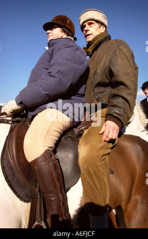 Le Bicester Hunt rencontrez 19 Feb 2005 à Stratton Audley Oxfordshire le premier samedi après l'interdiction de la chasse à courre a été Banque D'Images