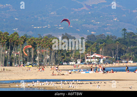 Les gens sur la plage Santa Barbara Californie Banque D'Images