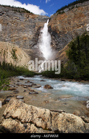 Tonnerres hors de l'eau cascade Chutes Takakkaw À Yoho National Park, Alberta Canada Banque D'Images