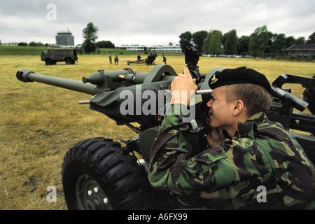 Les jeunes recrues de l'armée de tir de base apprendre des compétences. Banque D'Images