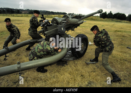 Les jeunes recrues de l'armée de tir de base apprendre des compétences. Banque D'Images