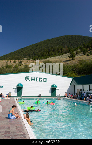 CHICO HOT SPRINGS MONTANA USA natation en piscine chauffée géothermie à Chico Hot Springs Resort Paradise Valley Banque D'Images