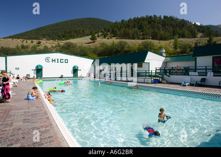 CHICO HOT SPRINGS MONTANA USA natation en piscine chauffée géothermie à Chico Hot Springs Resort Paradise Valley Banque D'Images