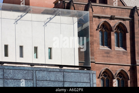 John Rylands Library avec la nouvelle entrée des visiteurs par Austin Smith Seigneur ouverte du printemps 2007 Manchester UK Banque D'Images