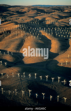 ALTAMONT PASS EN CALIFORNIE Vue aérienne de générateurs du vent Banque D'Images