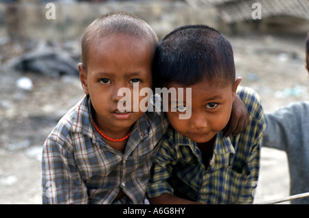 Portrait de deux jeunes birmans, Birmanie, Mandalay Banque D'Images
