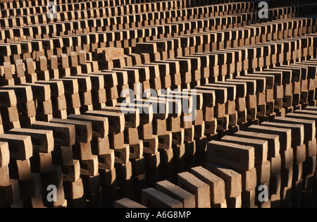 Production de briques, en Birmanie, Bagan Banque D'Images