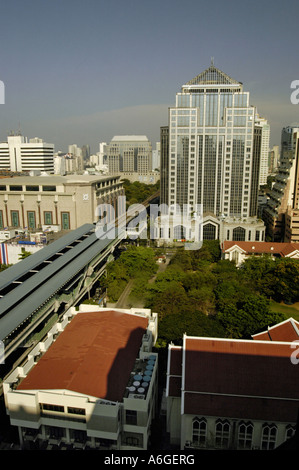 Thaïlande, Bangkok skytrain Chitlom, un rail en fonction de système de transport en commun. Banque D'Images