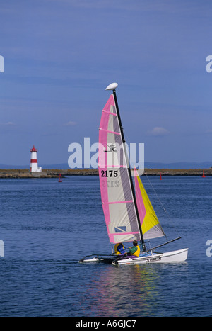 Voile Hobie cats à Saint Pierre, Saint Pierre et Miquelon, archipel français au large des côtes de Terre-Neuve, Canada. Banque D'Images